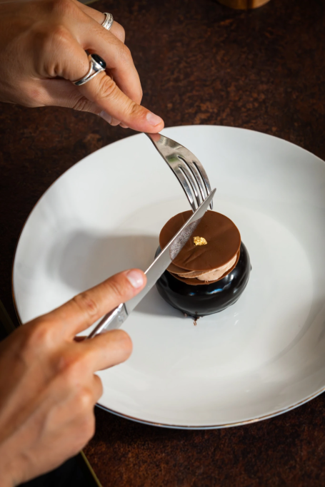 Shooting pour Instagram de la Maison Prat 3 Chocolat en cours de dégustation